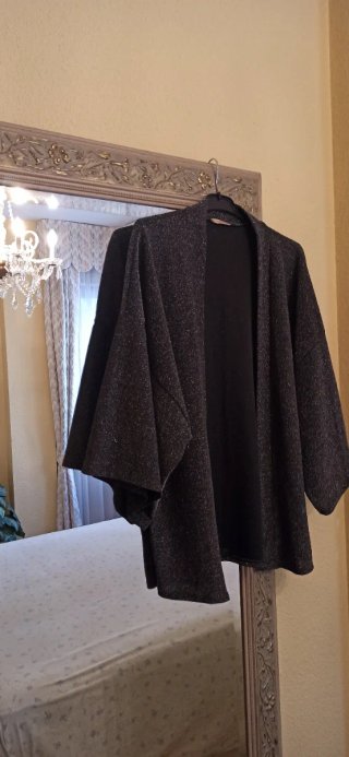 Kimono negro con brillo plateado talla única