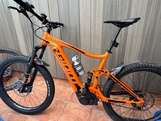 Bicicleta Eléctrica Giant montaña doble suspension
