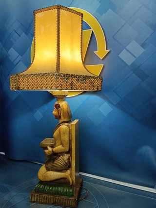 Lámpara figura egipcia , Hollywood, años 70, 80 cm.