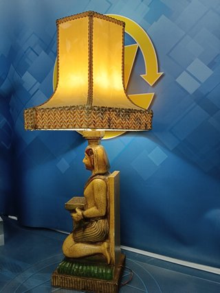 Lámpara figura egipcia , Hollywood, años 70, 80 cm.