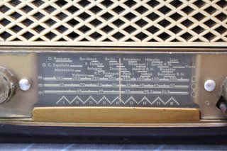 Radio de válvulas, transistor Philips Ibérica modelo BE-241-U. 1951.