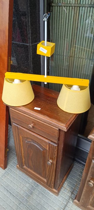 Lámpara de techo de color amarillo con 2 pantallas
