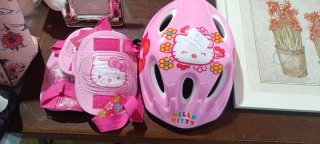 Conjunto Hello Kitty Casco y Protecciones Infantil