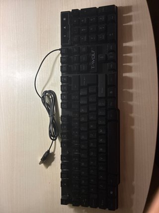 Teclado Gaming T-WOLF con Luces