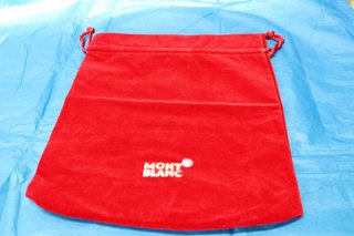 Montblanc. Dos bolsas de terciopelo rojo, nuevas, sin uso.