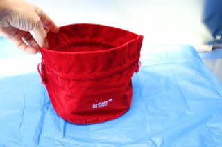 Montblanc. Dos bolsas de terciopelo rojo, nuevas, sin uso.