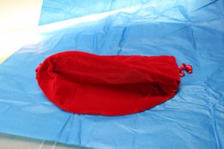 Montblanc. Dos bolsas de terciopelo rojo, nuevas, sin uso.