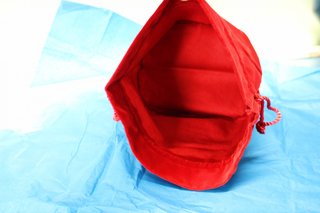 Montblanc. Dos bolsas de terciopelo rojo, nuevas, sin uso.