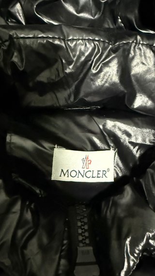Cazadora Moncler Negra