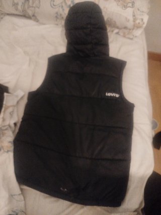 Chaleco Levi's Negro con Capucha
