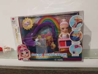 Rainbow High Littles Pool Day Muñeca