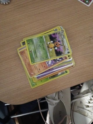 Cromos Pokémon Ledian y otros