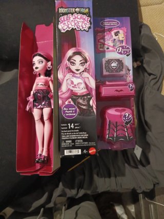 Monster High Self-Scare Secrets Draculaura Muñeca