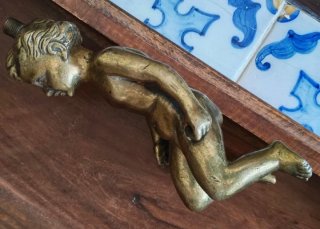 Antiguo gran Querubín de Bronce