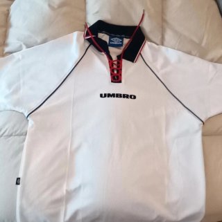 Camiseta Vintage Umbro Blanca y Negra