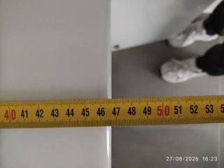 Mueble de baño blanco con lavabo