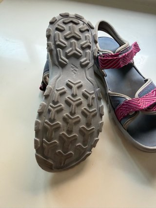 Sandalias niña Decathlon azul y rosa