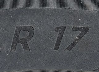 LLANTAS VOLVO R17