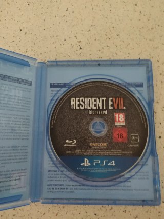 Gafas PS4 VR + juego "Resident Evil"