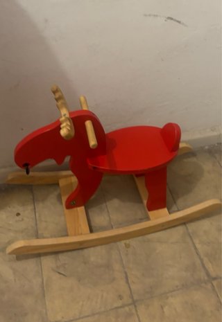 Caballito balancín IKEA rojo
