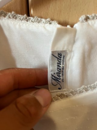 Vestido blanco con volantes y lazo