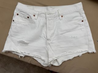 Shorts Levi's Blancos Deshilachados
