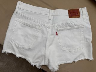 Shorts Levi's Blancos Deshilachados