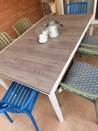 Mesa de jardín moderna