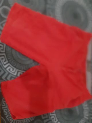 Pantalón corto rojo talla 42