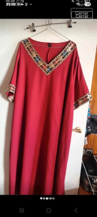 Vestido burdeos elegante bordado de una48 a 52