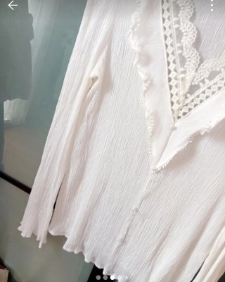 Blusa blanca con encaje Talla L