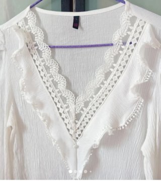 Blusa blanca con encaje Talla L