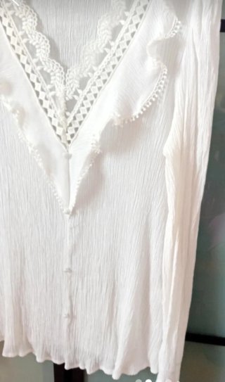 Blusa blanca con encaje Talla L