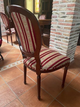 Tavolo da pranzo allungabile in noce + 4 sedie