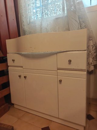 Mueble de baño con tiradores joya