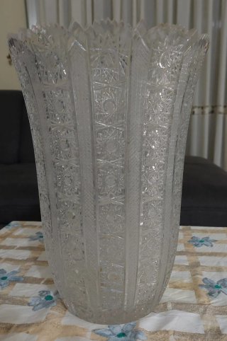 Jarrón de cristal tallado