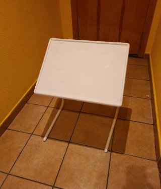 Mesa auxiliar plegable