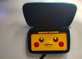 Nintendo 2DS XL Pikachu + 6 Juegos + Funda