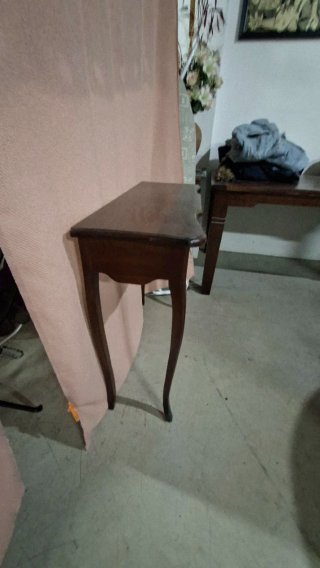 Mesa de entrada antigua de madera