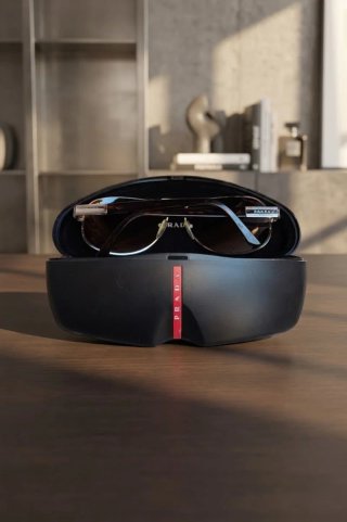 Occhiali da sole aviator Prada di alta gamma