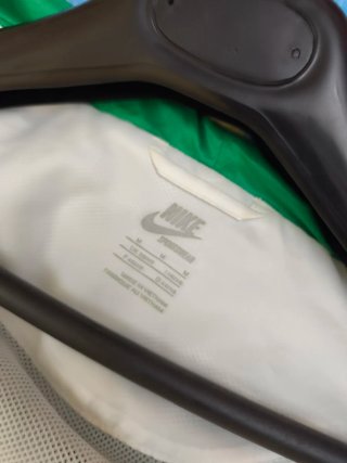 Chaqueta Nike Verde y Blanca con Capucha