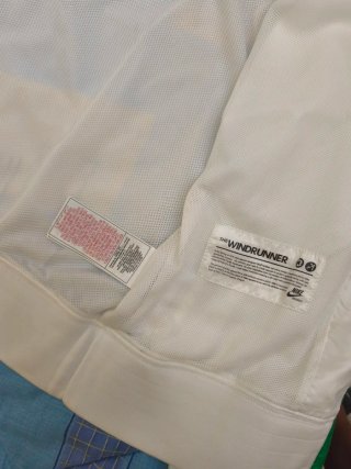 Chaqueta Nike Verde y Blanca con Capucha