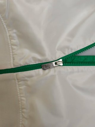 Chaqueta Nike Verde y Blanca con Capucha