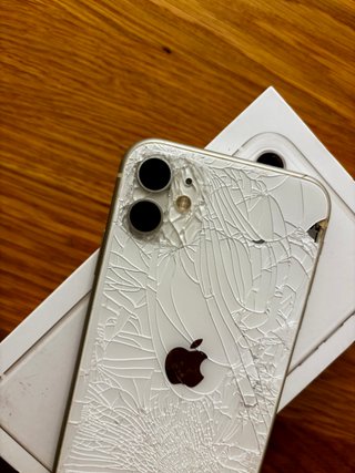 iPhone 11 Negro - Pantalla Rota