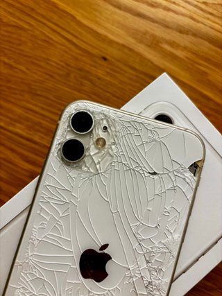 iPhone 11 Negro - Pantalla Rota