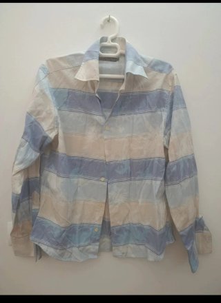 Camisa de rayas beige y azul