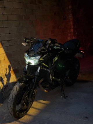 Kawasaki Z650 Negra y Verde