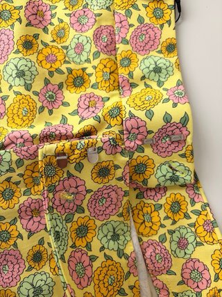 Pantalón corto floral Zara Talla XS