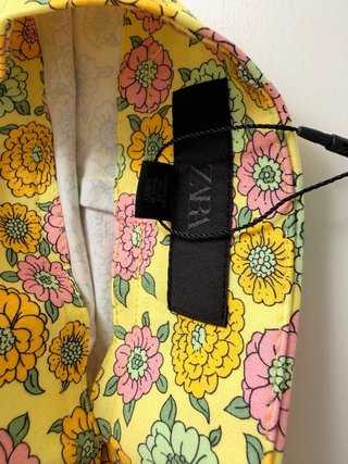 Pantalón corto floral Zara Talla XS