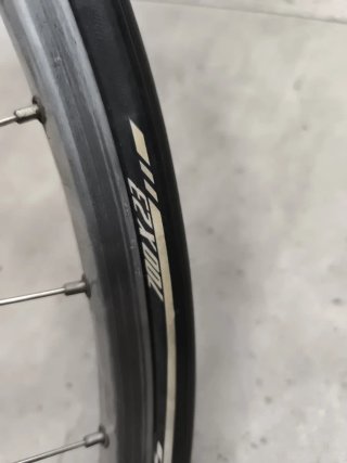Rueda delantera bici carretera 700x25